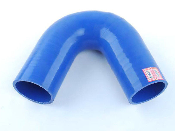 2 135° silicone elbow hoses placed on different direction